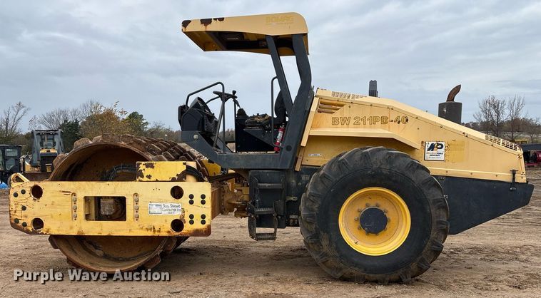 image for item OK9432 Bomag BW211PD-40 single drum roller