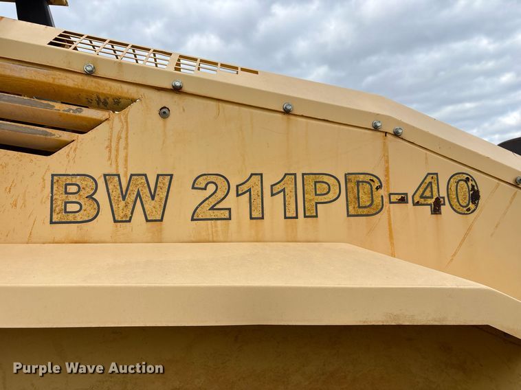 image for item OK9432 Bomag BW211PD-40 single drum roller