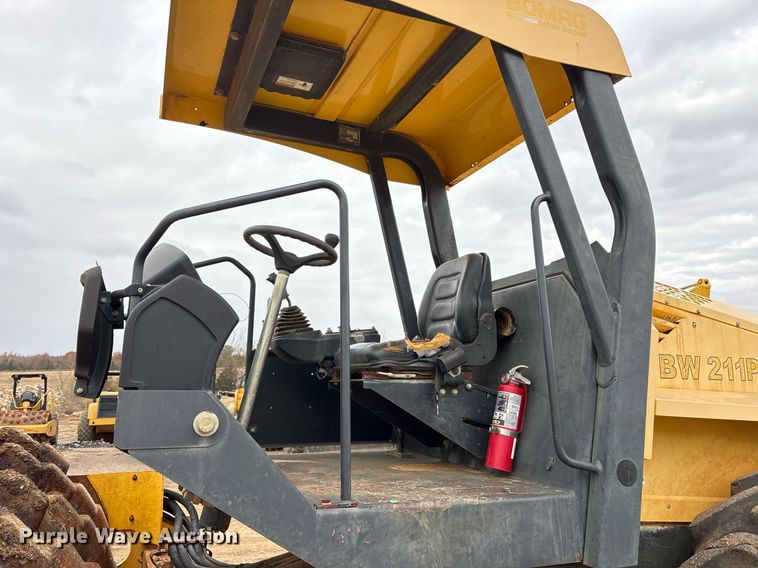 image for item OK9432 Bomag BW211PD-40 single drum roller