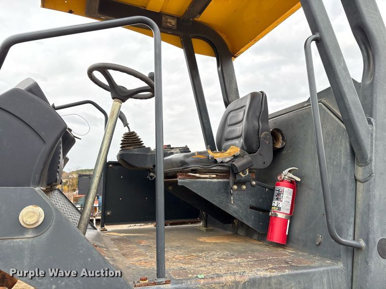 image for item OK9432 Bomag BW211PD-40 single drum roller