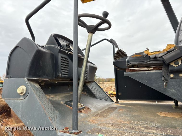 image for item OK9432 Bomag BW211PD-40 single drum roller