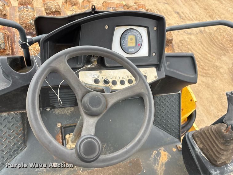 image for item OK9432 Bomag BW211PD-40 single drum roller