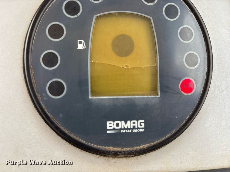 image for item OK9432 Bomag BW211PD-40 single drum roller