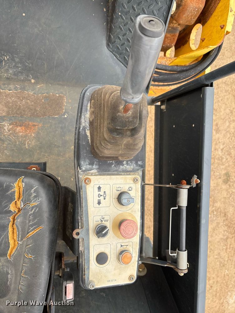 image for item OK9432 Bomag BW211PD-40 single drum roller