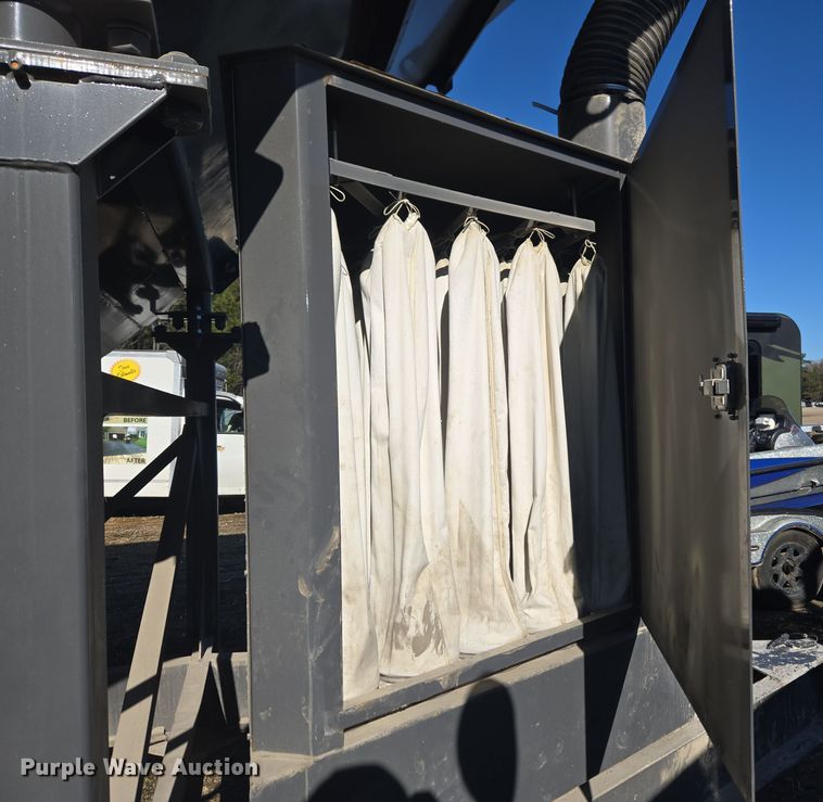 image for item YA0079 2021 Fast-Way Silow 210A1 cement silo