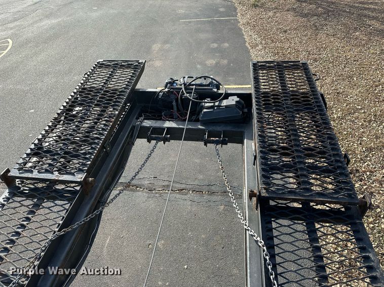 image for item DF8445 2019 Kaufman wedge car carrier