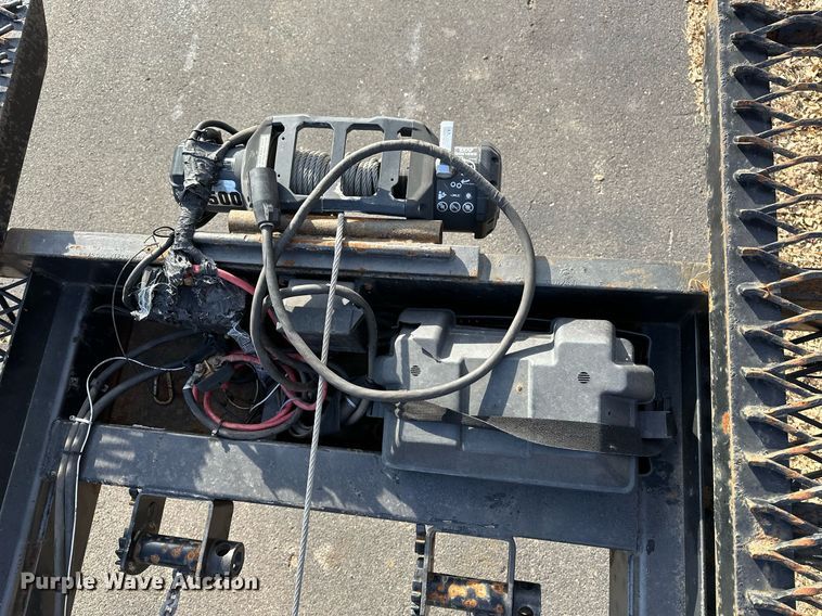 image for item DF8445 2019 Kaufman wedge car carrier