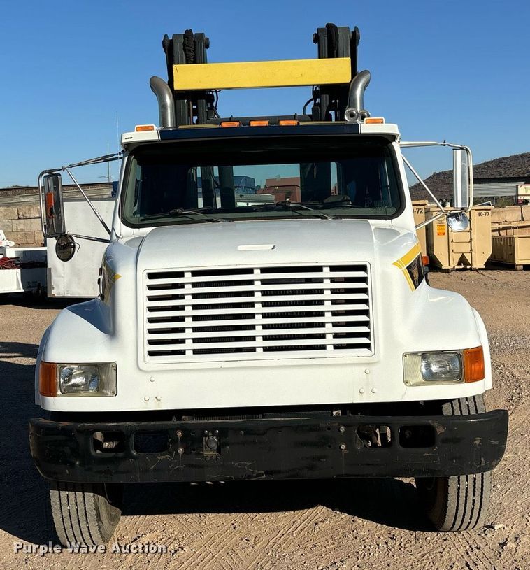 image for item DH8643 1995 International 4900 container handler truck