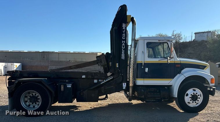 image for item DH8643 1995 International 4900 container handler truck