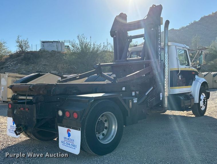 image for item DH8643 1995 International 4900 container handler truck