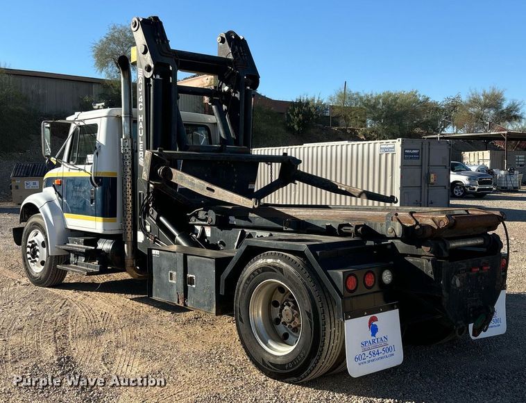 image for item DH8643 1995 International 4900 container handler truck