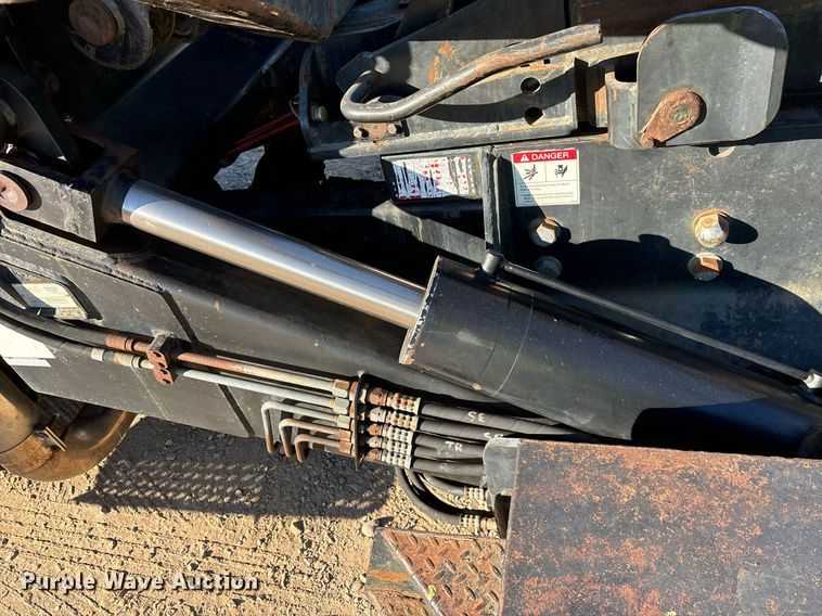 image for item DH8643 1995 International 4900 container handler truck