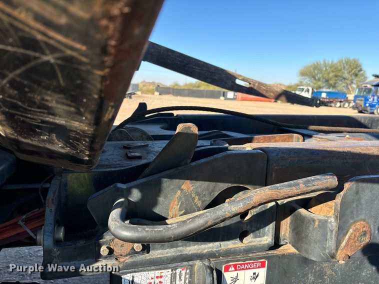 image for item DH8643 1995 International 4900 container handler truck