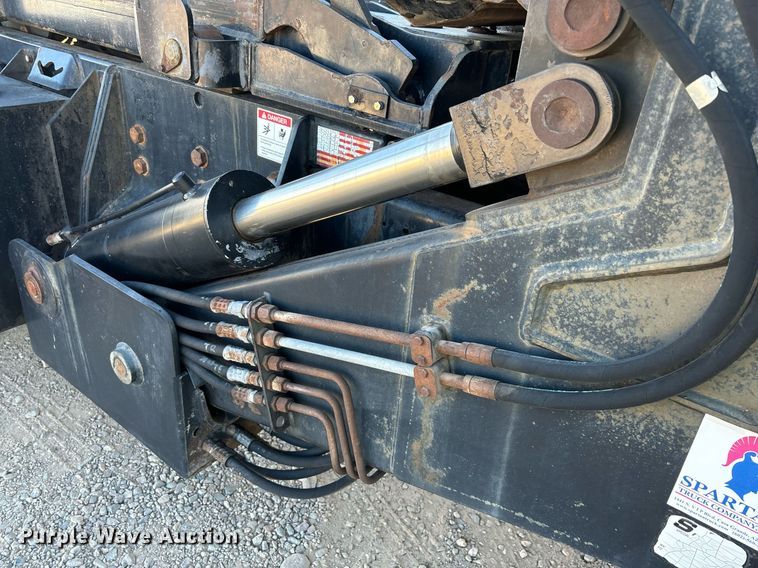 image for item DH8643 1995 International 4900 container handler truck