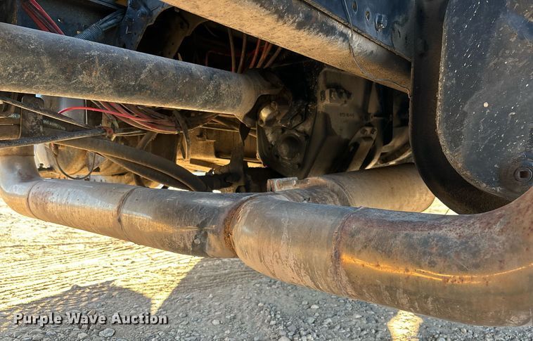 image for item DH8643 1995 International 4900 container handler truck