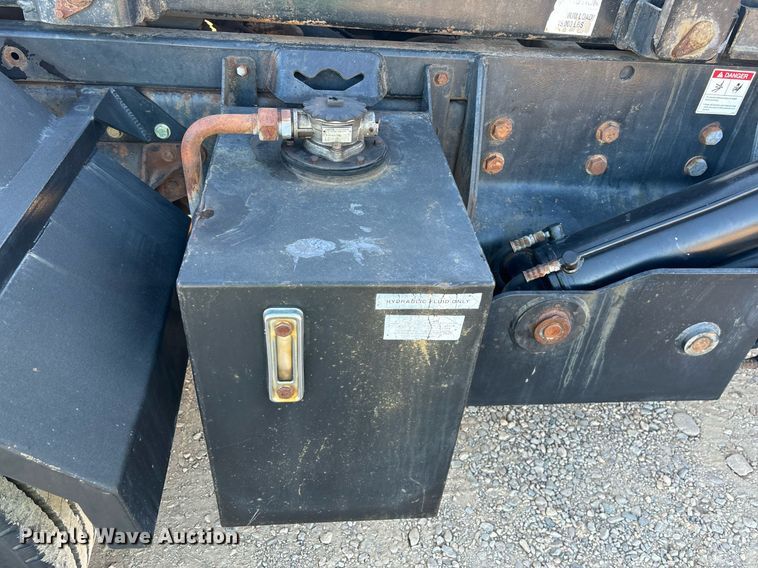 image for item DH8643 1995 International 4900 container handler truck