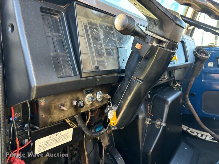 image for item DH8643 1995 International 4900 container handler truck