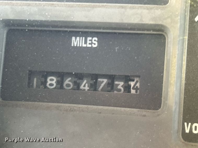 image for item DH8643 1995 International 4900 container handler truck