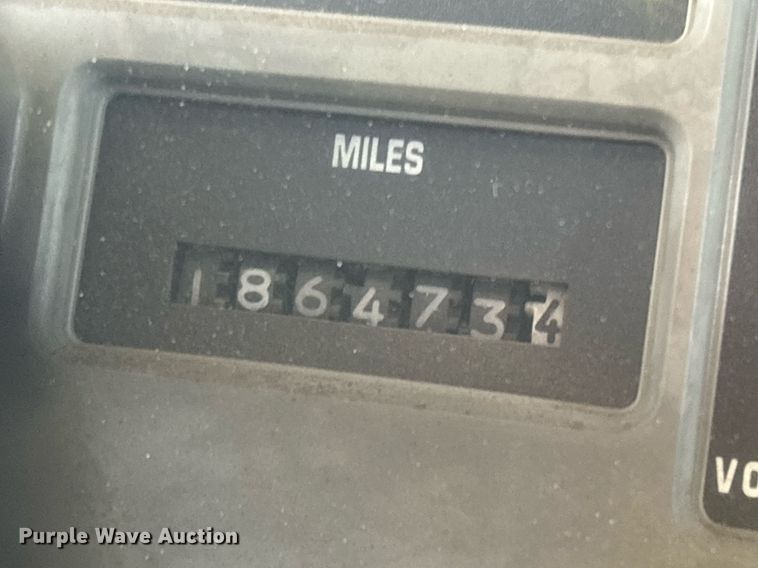 image for item DH8643 1995 International 4900 container handler truck