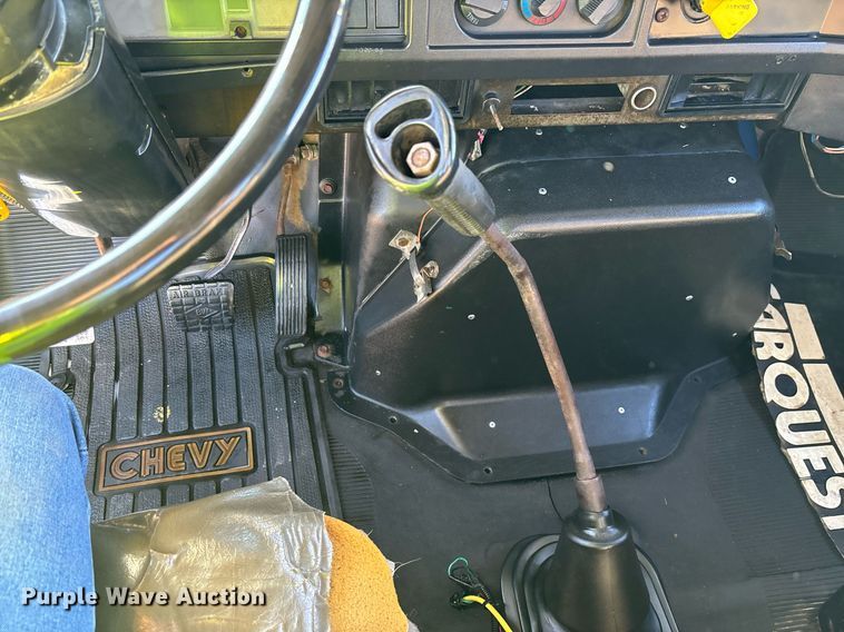 image for item DH8643 1995 International 4900 container handler truck