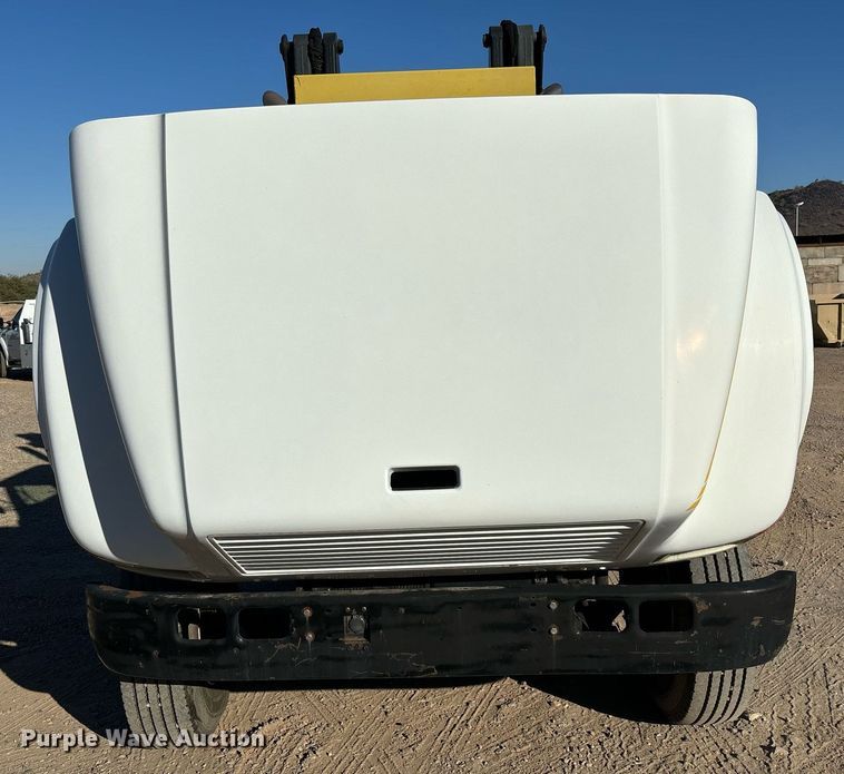 image for item DH8643 1995 International 4900 container handler truck