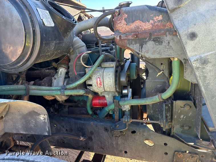 image for item DH8643 1995 International 4900 container handler truck