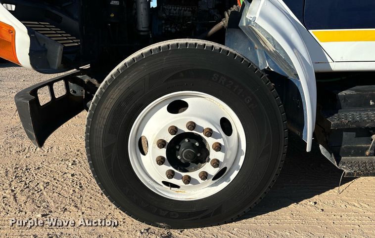 image for item DH8643 1995 International 4900 container handler truck