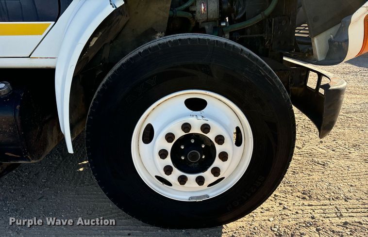 image for item DH8643 1995 International 4900 container handler truck