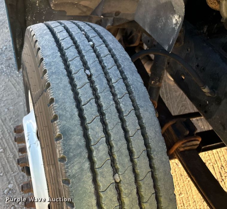 image for item DH8643 1995 International 4900 container handler truck