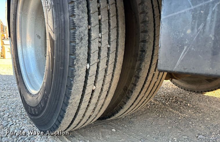 image for item DH8643 1995 International 4900 container handler truck