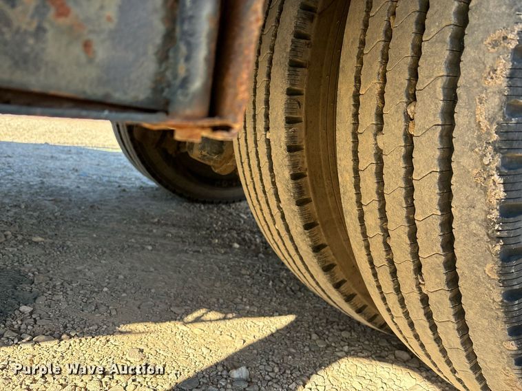 image for item DH8643 1995 International 4900 container handler truck