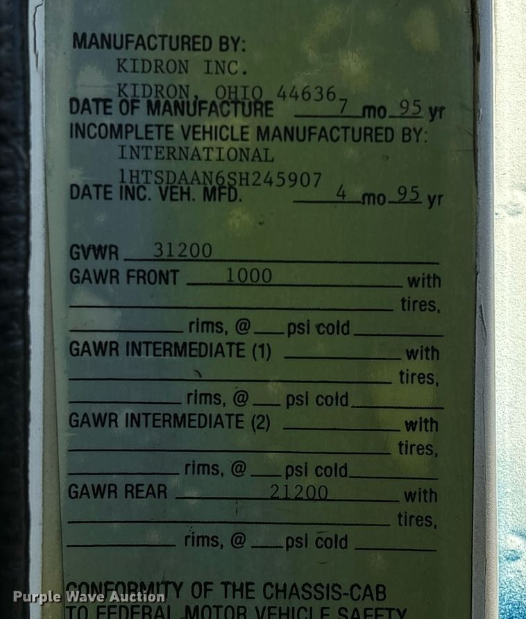 image for item DH8643 1995 International 4900 container handler truck