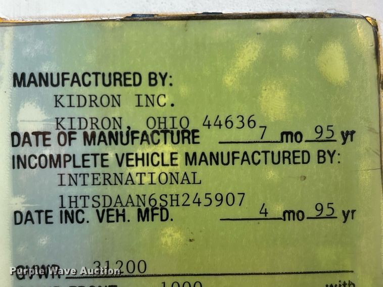 image for item DH8643 1995 International 4900 container handler truck