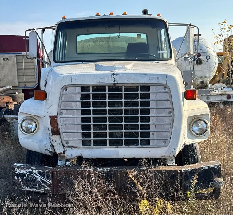 image for item DJ9746 1982 Ford L8000 water truck