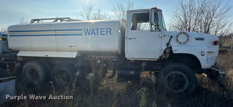 image for item DJ9746 1982 Ford L8000 water truck