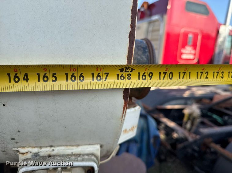 image for item DJ9746 1982 Ford L8000 water truck