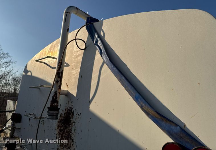 image for item DJ9746 1982 Ford L8000 water truck