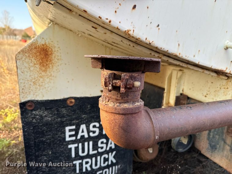 image for item DJ9746 1982 Ford L8000 water truck