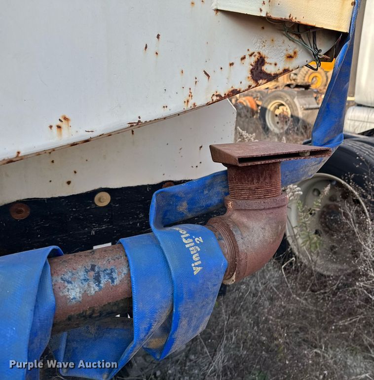 image for item DJ9746 1982 Ford L8000 water truck