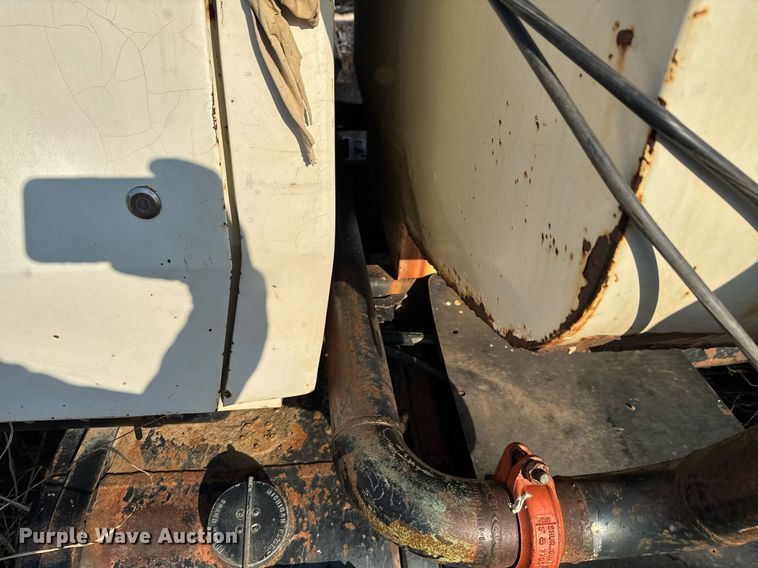 image for item DJ9746 1982 Ford L8000 water truck