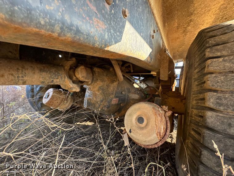 image for item DJ9746 1982 Ford L8000 water truck