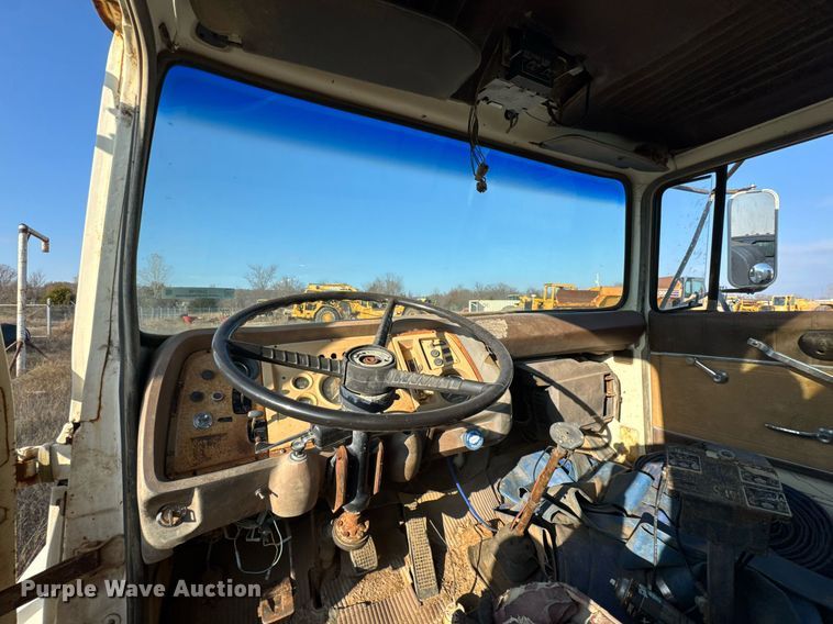 image for item DJ9746 1982 Ford L8000 water truck