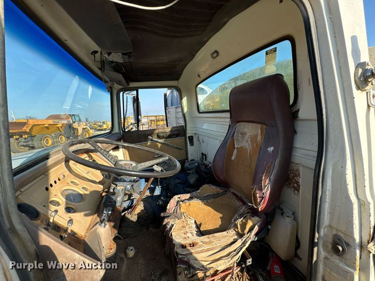 image for item DJ9746 1982 Ford L8000 water truck