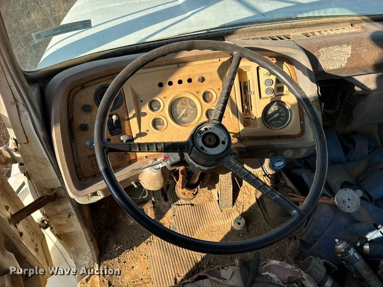 image for item DJ9746 1982 Ford L8000 water truck