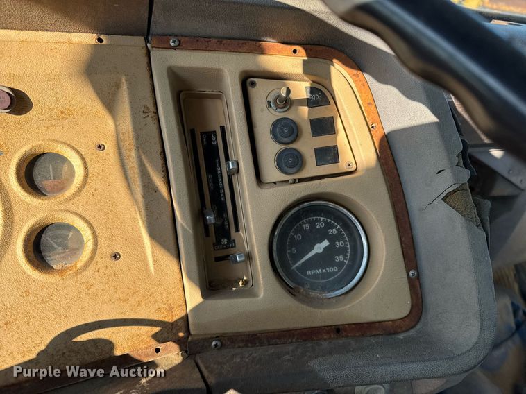 image for item DJ9746 1982 Ford L8000 water truck