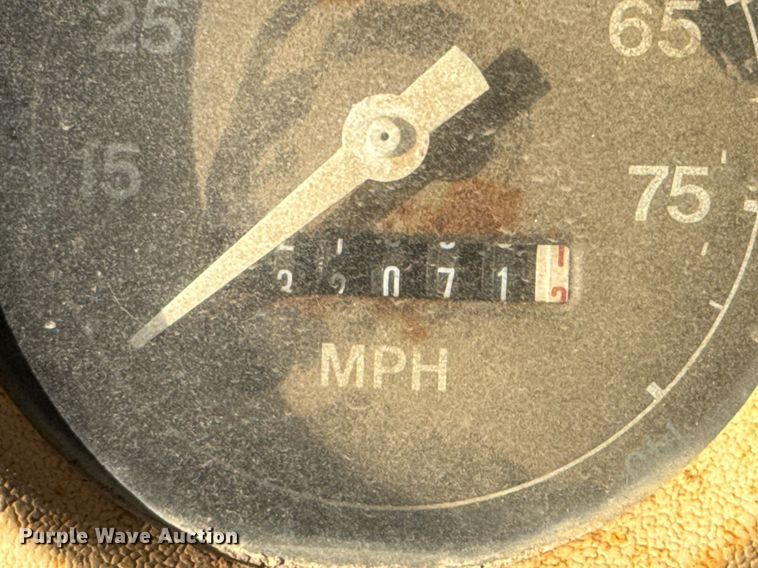 image for item DJ9746 1982 Ford L8000 water truck