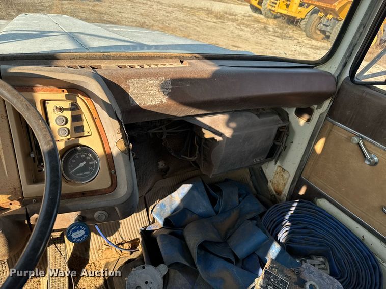 image for item DJ9746 1982 Ford L8000 water truck