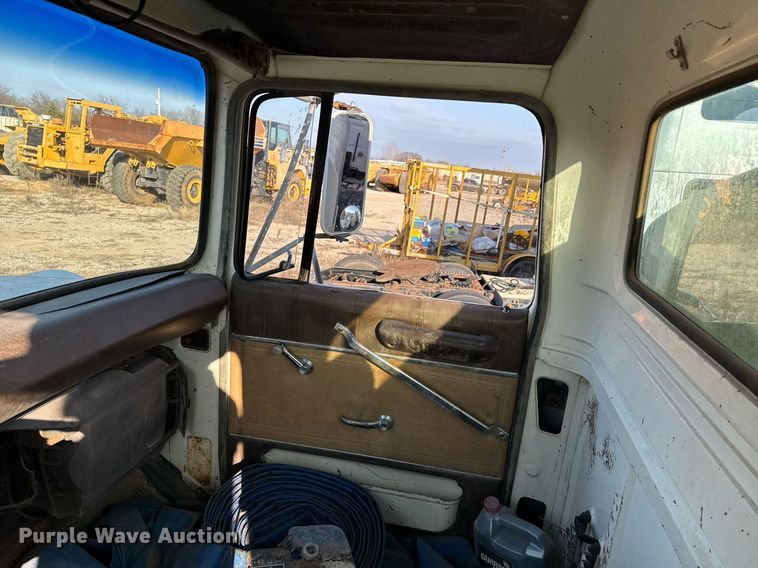 image for item DJ9746 1982 Ford L8000 water truck