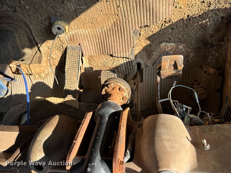 image for item DJ9746 1982 Ford L8000 water truck