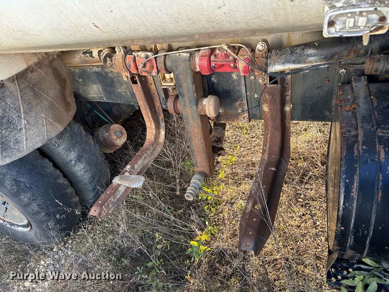 image for item DJ9746 1982 Ford L8000 water truck